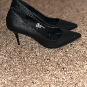 Steve Madden closes toe heels